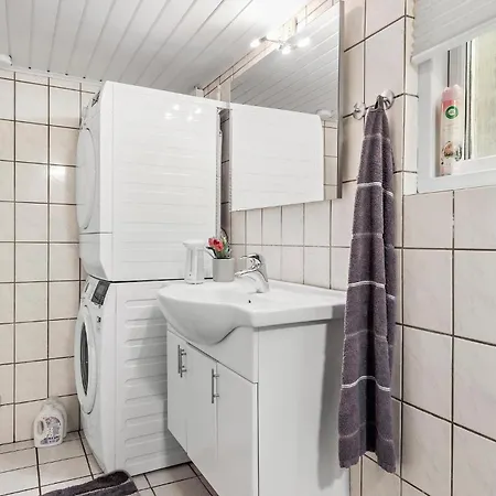 2 Bedroom Awesome In Σπίτι διακοπών *
