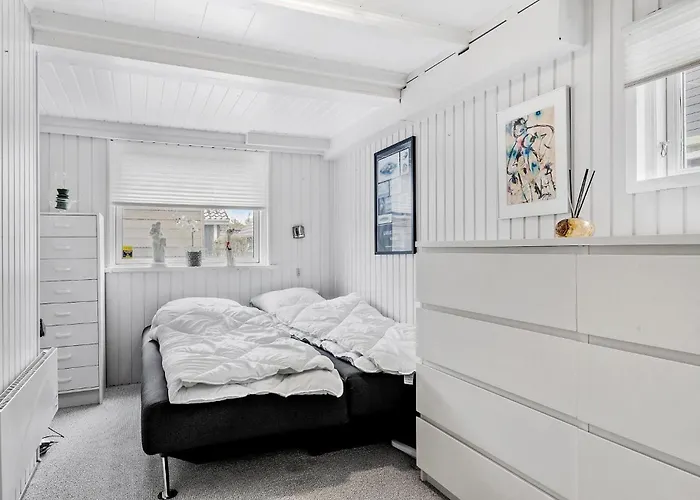 2 Bedroom Awesome In Сasa de vacaciones *